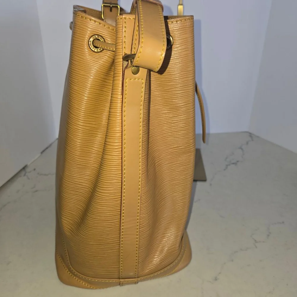 Women's Louis Vuitton Sable Tan Epi Leather Noe Shoulder Bag w/ COA & Dustbag